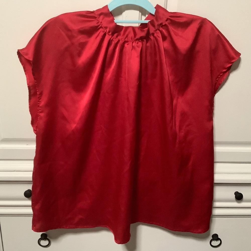 Red ladies 1XL silky looking, gathered neck, tie at back of neck. Sleeveless